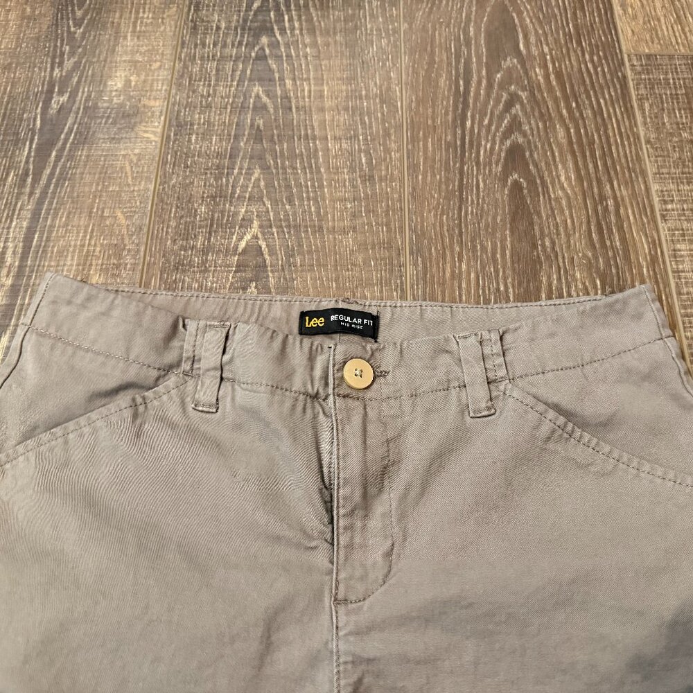 Lee Regular Fit Mid Rise Shorts – Size 12 - Picture 7 of 10